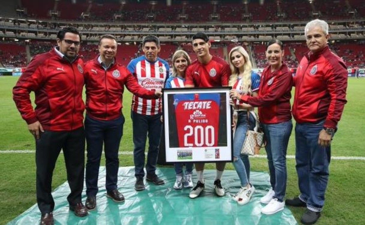 Chivas homenajeó a Alan Pulido por sus 200 partidos en Liga MX - Rebaño ...