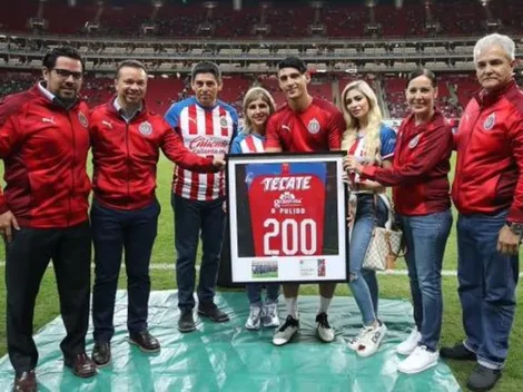 Chivas homenajeó a Alan Pulido por sus 200 partidos en Liga MX