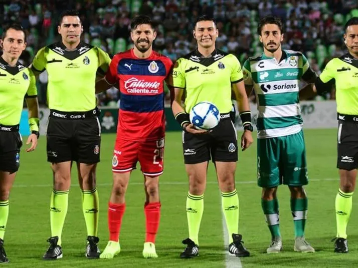 El insólito cambio de árbitro que afectó a Chivas