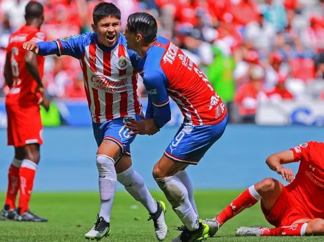 Video | Gol de "Chofis" López enmenda su error inicial en Chivas