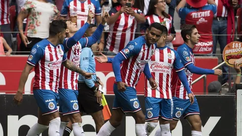 Alan Pulido lideró el ataque con un doble y salió a último momento en cambio por Oribe Peralta