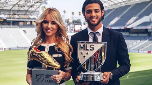 El delantero posando con su bota de oro de la MLS