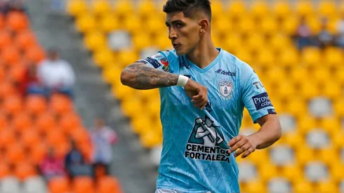 Guzmán podría llegar a Chivas por Macías