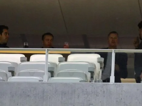 Peláez se presenta en el Estadio Akron con chamarra de Chivas