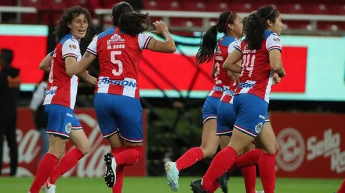 Chivas derrota a Morelia y se mete en puestos de Liguilla.