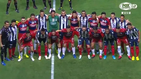 Los jugadores del Rebaño Sagrado se mezclaron con los de Monterrey en apoyo a los veracruzanos