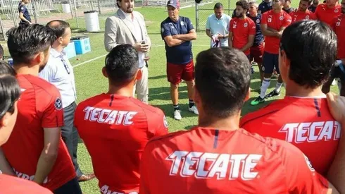 El propietario del Rebaño conversó con el capitán del plantel Jesús Molina y con el entrenador Luis Fernando Tena