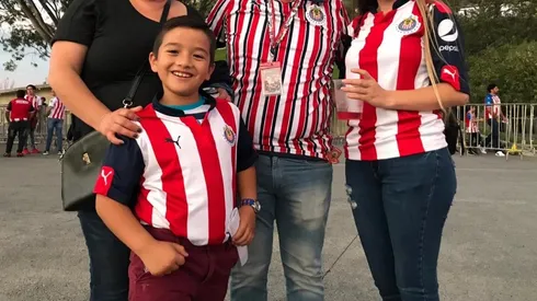 El aficionado rojiblanco atrajo las miradas de muchos y compartió fotografías