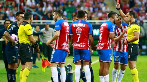Chivas suma 4 expulsados en dos partidos