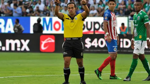 Jorge Isaac Rojas será el principal este sábado en el Estadio Akron y dirigió la derrota 4-3 en León