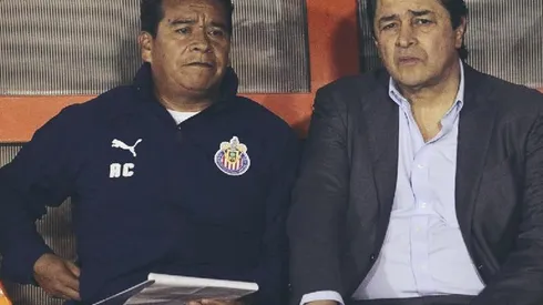 El "Flaco" Tena junto a su cuerpo técnico consiguieron su primer triunfo en la segunda presentación