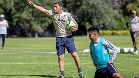 El entrenador español habló de la preparación de los universitarios para visitar a Chivas