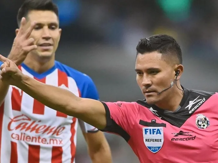 Video | Alan Cervantes pierde la cabeza y es expulsado