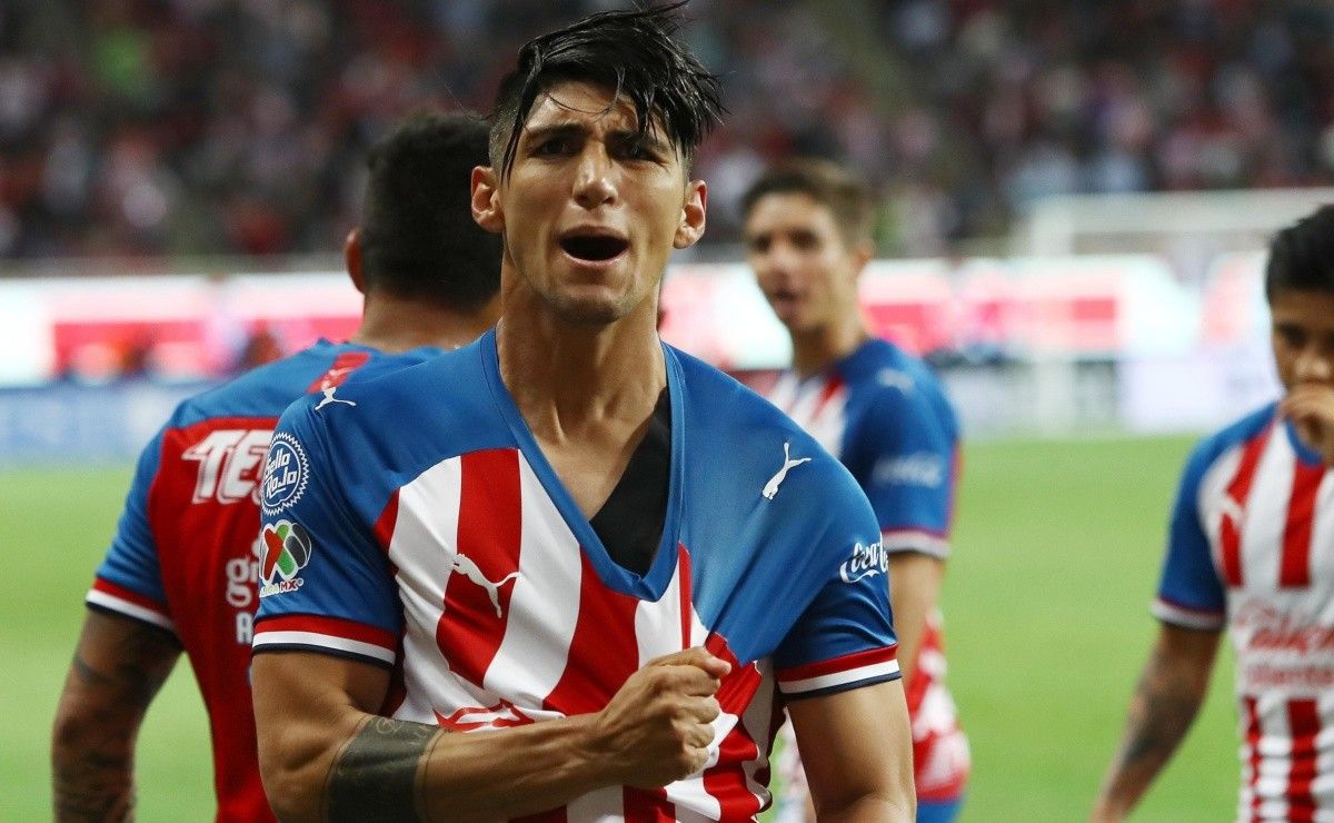 Alan Pulido es el segundo anotador de Chivas con más goles en la actual ...