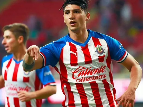 Video | Alan Pulido anota y acerca a Chivas en el Clásico