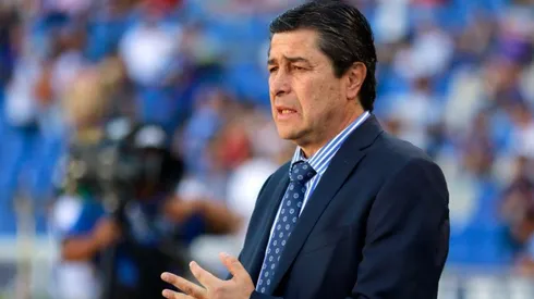 Luis Fernando Tena dirige su primera práctica como entrenador de Chivas.