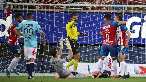 Brizuela aprovechó la desatención de la defensiva de Tuzos para empujar el balón a la red