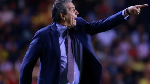 Sin títulos profesionales en su carrera el Jefe