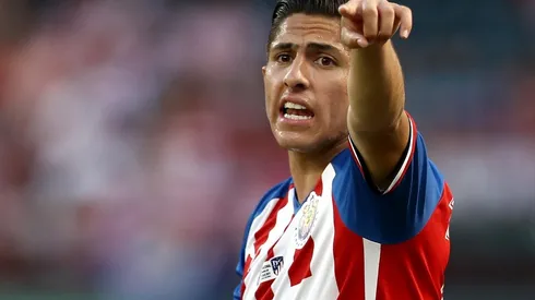 Cervantes quiere triunfar en Chivas antes de emigrar