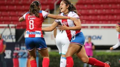 Chivas celebrando su anotación.