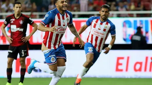 El polémico festejo de Alexis Vega generó un reto viral entre los aficionados de Chivas