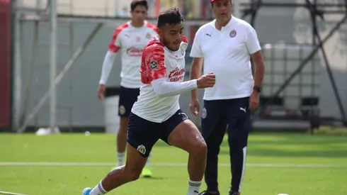 Boy llamó aparte a Vega para charlar después de conversar primero con Alan Pulido