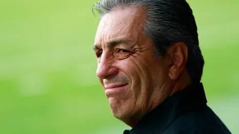 La afición rojiblanca presente este miércoles en el Estadio Akron pidió la salida del técnico