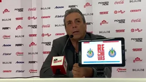 El timonel de Chivas reconoció la frustración de la afición por no obtener un resultado positivo