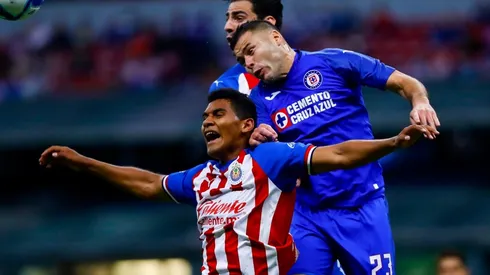 "Tiba" Sepúlveda debió emerger previo al inicio del partido en reemplazo del lesionado Oswaldo Alanís