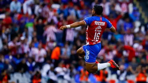 Miguel Ponce celebrando su anotación.