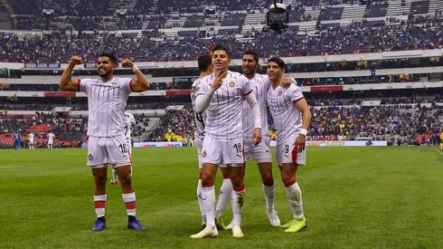 Ronaldo Cisneros celebrando su anotación.