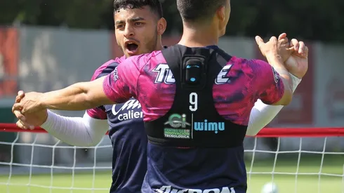 Alexis Vega entraría en el once inicial para acompañar a Alan Pulido y al Cone Brizuela detrás de Oribe Peralta