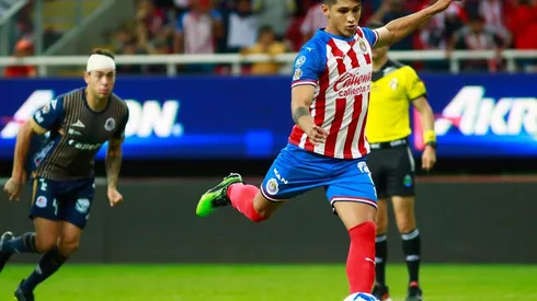Alan Pulido ha convertido tres de los cincos penales que ha ejecutado Chivas en cinco fechas del Apertura 2019
