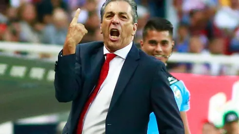 El entrenador rojiblanco aseguró que la organización universitaria es otra y puede hacer lo que plazca