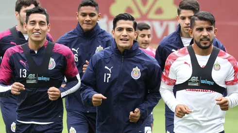 Jugadores en el entrenamiento de Chivas.