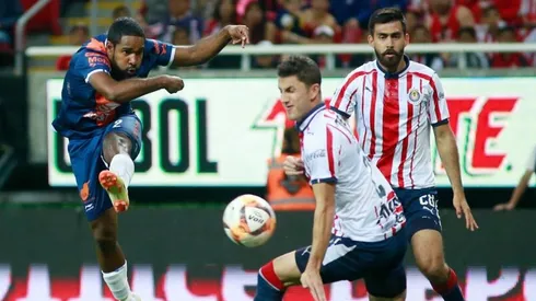 Chivas enfrentando a Puebla en el Clausura 2019.