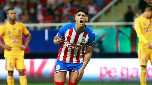Alan Pulido tras haber marcado el segundo gol frente a Tigres.