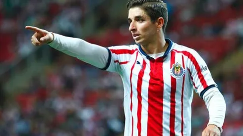 Brizuela dándole indicaciones a un compañero.