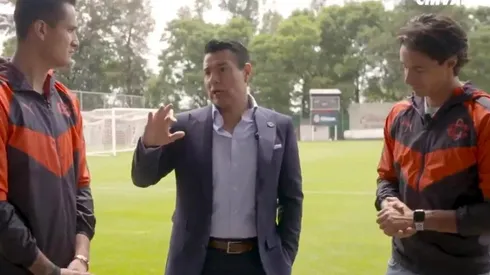 El "Pulpo" Zúñiga conversó hace unos días con los dos porteros rojiblancos para Chivas TV