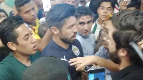 Se desata la Oribelocura en la firma de autógrafos de Chivas