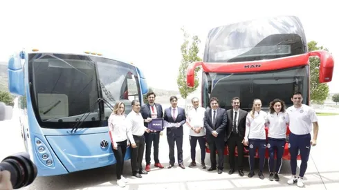 Chivas presentó su nuevo autobús para el torneo de Apertura 2019