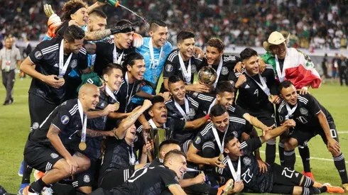 Jugadores celebrando el campeonato.