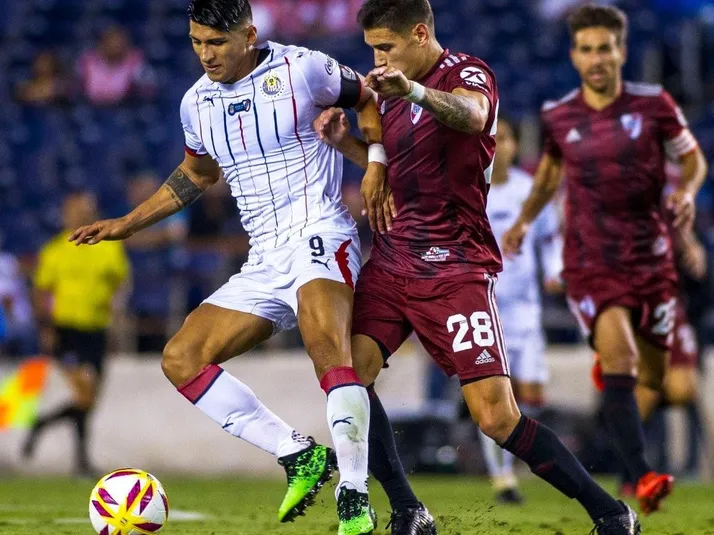 Sevilla confirma partido frente a Chivas en Estados Unidos