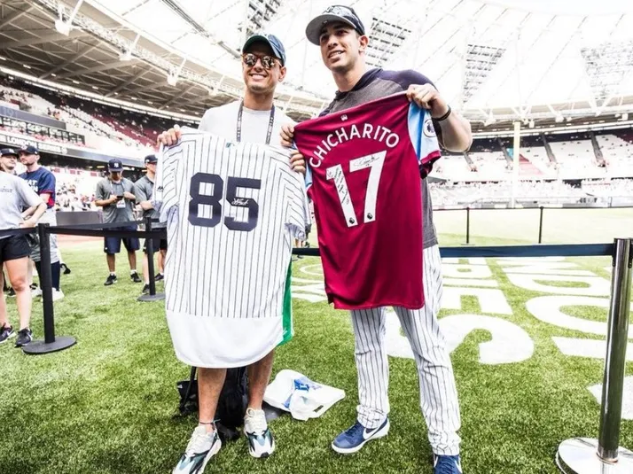 Chicharito fue a apoyar a los Yankees en Londres