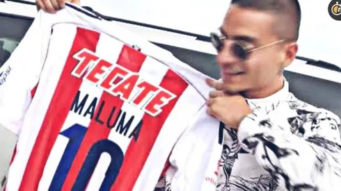 Maluma con la playera de Chivas.