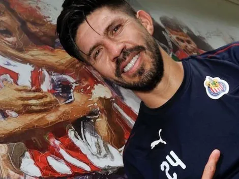 Oribe Peralta roba portadas como todo un "chivahermano"
