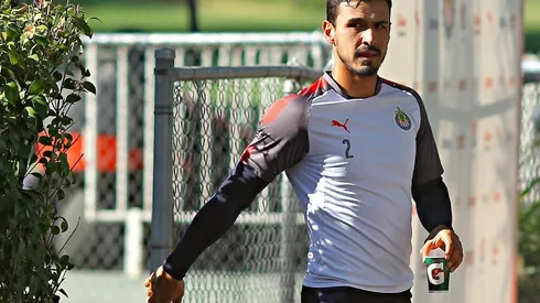Oswaldo Alanís usó el número 2 en Chivas y el 3 recientemente con Real Oviedo
