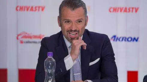 La afición de Chivas celebró la salida de Higuera