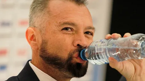 El directivo rojiblanco reconoció que fichar a Oribe Peralta es una excepción