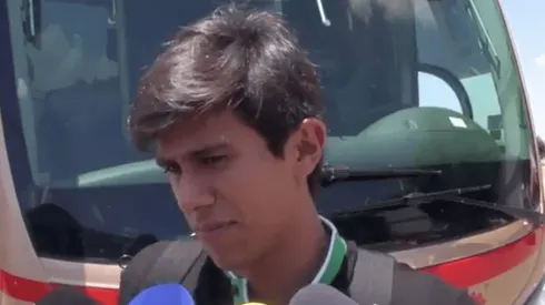 José Juan Macías conversando con los medios de comunicación.